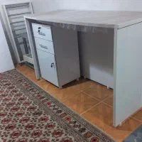 میز ایستاده دراور. و جای کاغذ کدو وصندلی