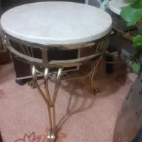 وسط مبلی فلزی با صفحه طرح سنگ چوبی