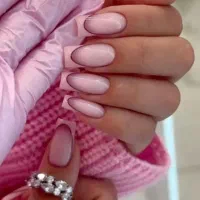 به یک مدل ناخن کاشت ، لاک ژل و ترمیم نیازمندیم