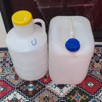 تعدادی دبه و گالن مواد اول تمیز مناسب آب