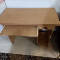 میز کامپیوتر در حد نو