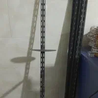 قفسه کتونی و تیشرت