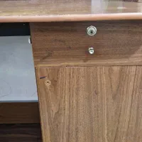 میز تحریر وکامپیوتر