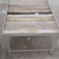 چهار پایه فلزی زیر تانکر اب