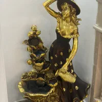اب نما دختر و برکه
