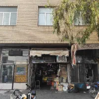 خانه فروشی با متراژ 110متر بنا، سه باب مغازه تجاری