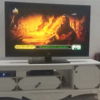 تلوزیون ال جی ۴۲ با میز