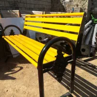 نیمکت و سطل زباله