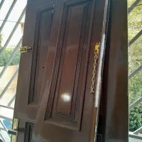 در چوبی دولنگه آپارتمان