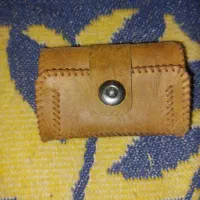 این پیدا شده نشونی داخل کیف بده