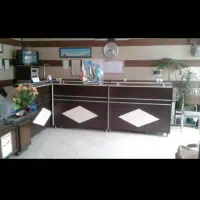 سه عدد میز کانتر و کتابخانه