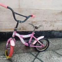دوچرخه صورتی کوچیک فکر کنم سایز۱۲باشه