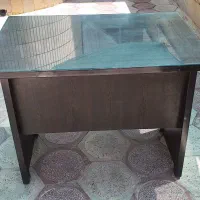 میز مطالعه همراه شیشه