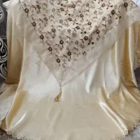 رومیزی کاردست همراه با ساتن