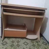میز تحریر وکامپیوتر