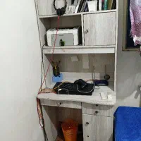 میز تحریر و کامپیوتر