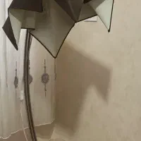 آباژور ایستاده