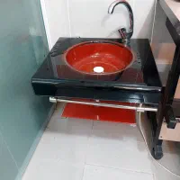 روشویی شیشه ای همراه با شیر