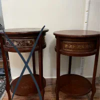 میز گرد کنار سالنی