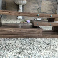 میز زیر تلویزیون