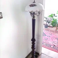 آباژور ایستاده