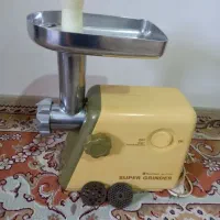چرخ گوشت قدیمی و سالم