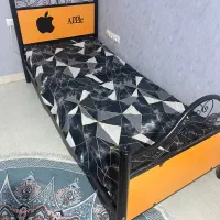 یک عدد تخت طرح اپل به همراه سه عدد کمد فروشی