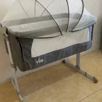 تخت کنار مادر