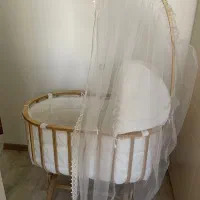 تخت کنار مادر