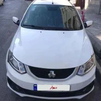 راننده همراه با ماشین