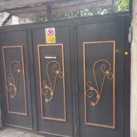 درب ماشین رو سه لنگه بیرون باز شو