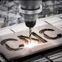 تعدادی اپراتور و تعدادی کارآموز فرز و تراش cnc