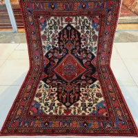 ۴متری دستباف همدان با رنگ های مشکی و روناسی