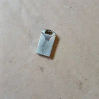 فلش ۳۲ گیگ درحد نو