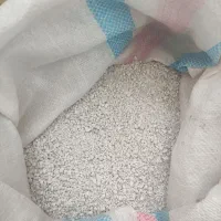 پوکه ساختمانی و در اتاق و سیمان