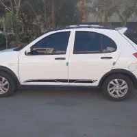 کوییک r سفید مشکی۴۰۱