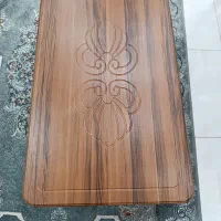 ساعت ایستاده و میز وسط