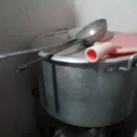 اجاق گاز و دیگ روحی و کفگیر و ملاقه