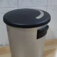 سطل بدنه فلزی سطل داخلش پلاستیکی