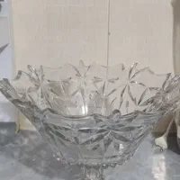 تعدادی ظروف و قوری
