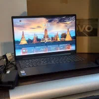 لب‌تاپ Lenovo همراه با کیف