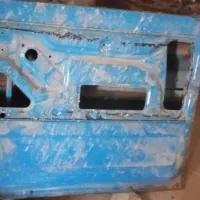 درب وانت نیسان درحد نو می باشد رنگ فابریک