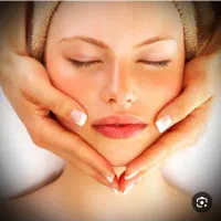 ماساژ درمانی و ریلکسی با سنگ داغ و بادکش