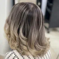 رنگ‌ مو‌ و لایت آمبره و بالیاژ تخصصی‌