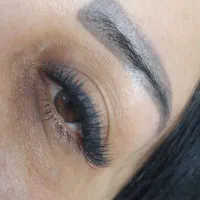 تخفیف ویژه برای اکستنشن مژه وکاشت دولاین موقت