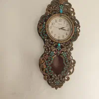 دو عدد ساعت دیواری