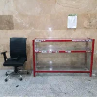 پیشخوان مغازه و صندلی چرخدار