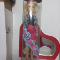 عروسک باربی سالم همراه محفظه طلقی