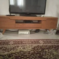 یک عدد میز تلویزیون درحدنو رنگ بلوطی جدید