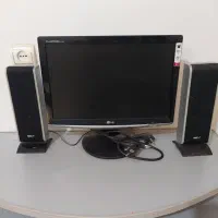 کامپیوتر با میز و مانیتور و کیس و بلندگو کامل